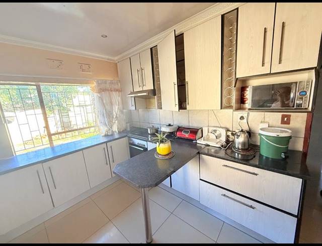 3 BEDROOM HOUSE FOR SALE IN VANDERBIJLPARK CE 2